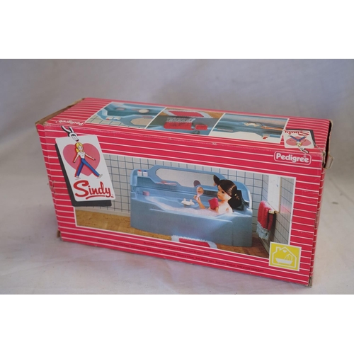 186 - A collection of vintage 1980's Sindy accessories to include 44486 Washing machine unit, 44487 Fridge... 