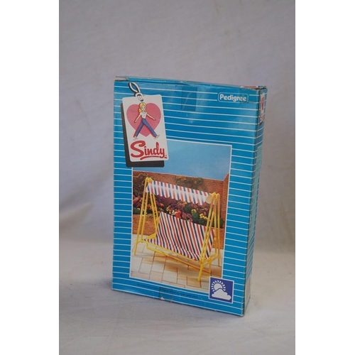 186 - A collection of vintage 1980's Sindy accessories to include 44486 Washing machine unit, 44487 Fridge... 