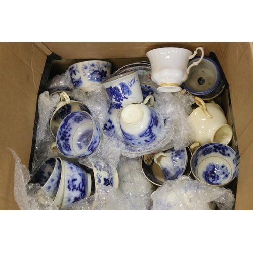 61 - A quantity of 19th blue and white china to include Grainger Worcester part tea set (af), Ironstone G... 