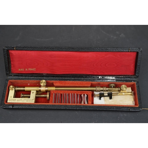 208 - An early 20th century cased Universal Camera Lucida drawing enlargement tool.