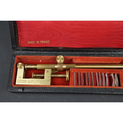 208 - An early 20th century cased Universal Camera Lucida drawing enlargement tool.