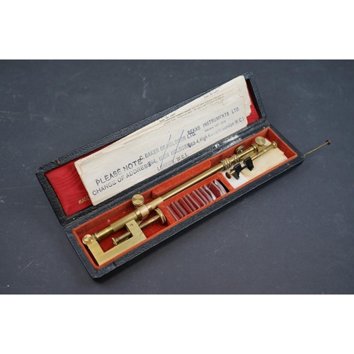 208 - An early 20th century cased Universal Camera Lucida drawing enlargement tool.