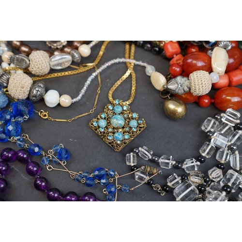 215 - A small collection of costume jewellery to include vintage and contemporary examples.