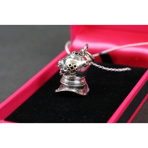 265 - Silver divers helmet pendant necklace, stamped 925