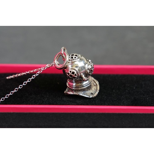 265 - Silver divers helmet pendant necklace, stamped 925