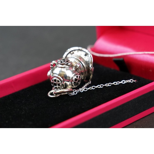 265 - Silver divers helmet pendant necklace, stamped 925