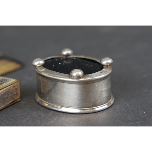 310 - A collection of hallmarked sterling silver items to include a silver topped glass jar featuring Reyn... 