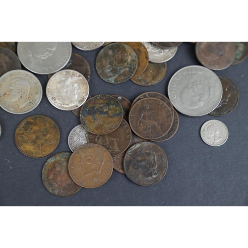 318 - A small collection of mainly British pre-decimal coins together with some American half dollar coins