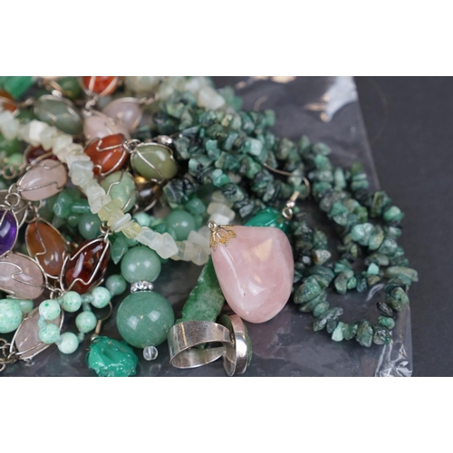 319 - Collection of quartz & jade costume jewellery to include necklaces and bracelets