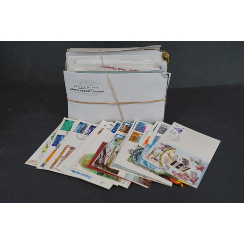 324 - A mixed collection of loose world and GB stamps together with a quantity of first day covers.