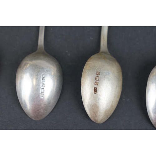 360 - A small collection of fully hallmarked sterling silver tea spoons.