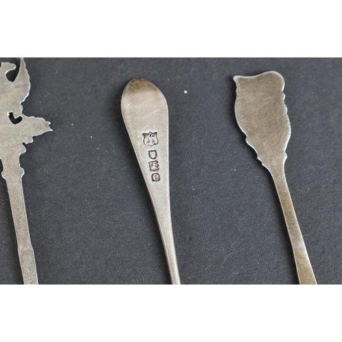 360 - A small collection of fully hallmarked sterling silver tea spoons.