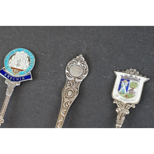 360 - A small collection of fully hallmarked sterling silver tea spoons.