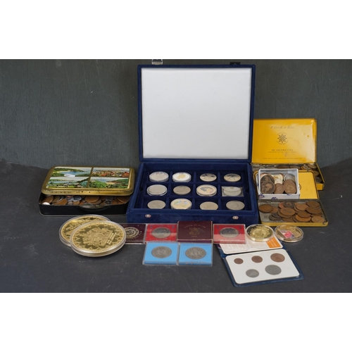 345 - A collection of mainly British coins to include pre decimal, commemorative crowns and proof examples... 