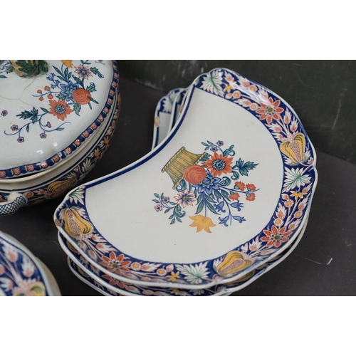 499 - A box containing a Wedgwood Poterat part dinner service to include plates, bowls and serving platter... 