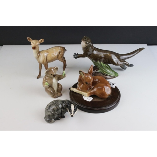 399 - Collection of ceramic animals to include Beswick badger, deer & koala, Heredities otter on wooden pl... 