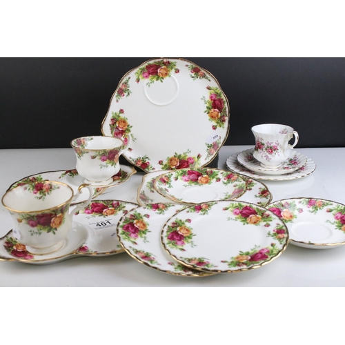 401 - A group of Royal Albert bone china to include Old Country Roses and Lavender Rose.