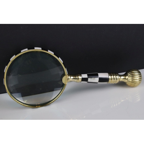 476 - Large hand held magnifying glass set with checkerboard handle