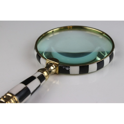 476 - Large hand held magnifying glass set with checkerboard handle