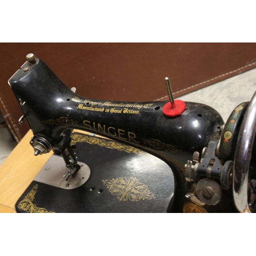 515 - A vintage cased singer sewing machine.