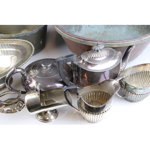 517 - Box of mixed metalware to include silver plate, including Elkington, copper & brass etc