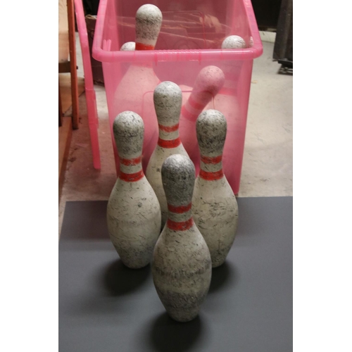 590 - A set of vintage AMF ten pin bowling pins.