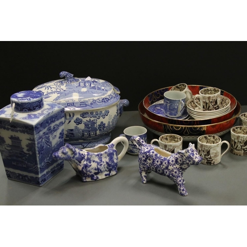 601 - A quantity of blue and white and other ceramics to include tea caddy, tureen, coffee cans, creamers ... 