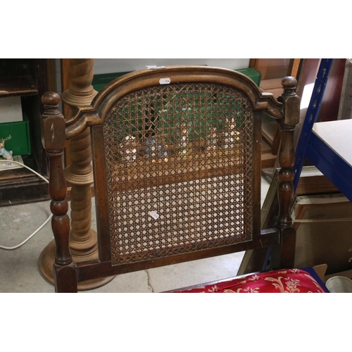 642 - Victorian Oak Day Bed in the Jacobean style with bergere back and cushion cover, raised on six legs ... 