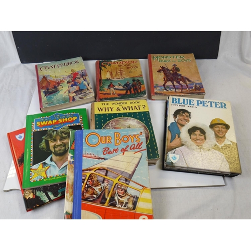 544 - A collection of vintage boy's annuals to include Champion book for boy's and Boy's adventure stories... 