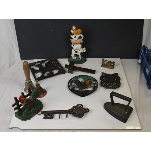 553 - Selection of metalware to include school bell, copper & brass wine funnel, farm animal door stop etc