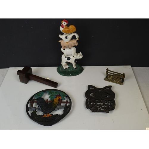 553 - Selection of metalware to include school bell, copper & brass wine funnel, farm animal door stop etc