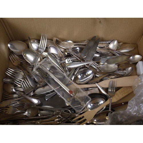 556 - A box of mixed silver plated items to include cutlery and a water jug.