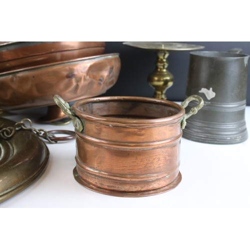 67 - A collection of mixed brass and copper ware to include pots, firescreen, brass trays and decorative ... 