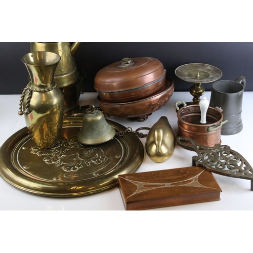 67 - A collection of mixed brass and copper ware to include pots, firescreen, brass trays and decorative ... 