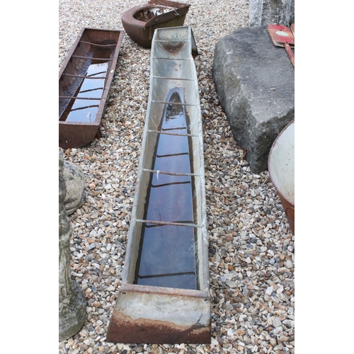 615 - A vintage galvanised free standing water / food trough, measures approx 244cm