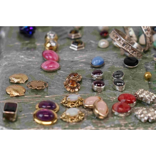 238 - A collection of earrings to include gold and silver examples.