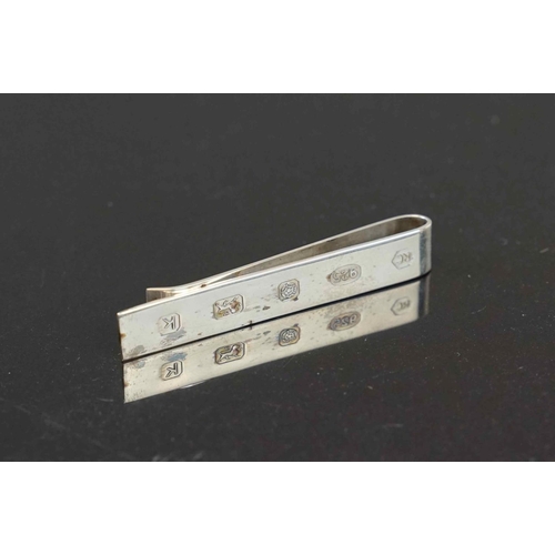 246 - A fully hallmarked sterling silver tie clip in display box.