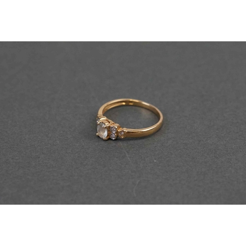 252 - 18ct gold ladies ring, with large central stone flanked by six diamonds