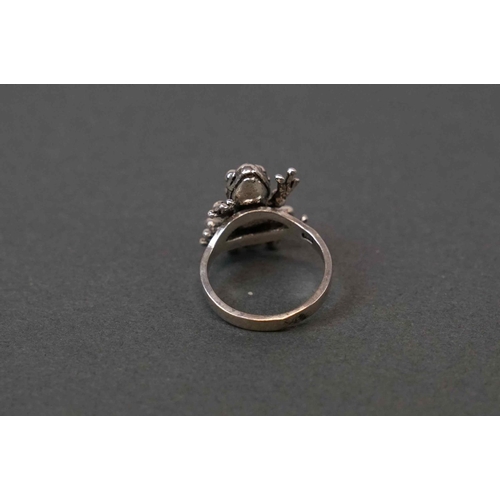 272 - Silver frog ring