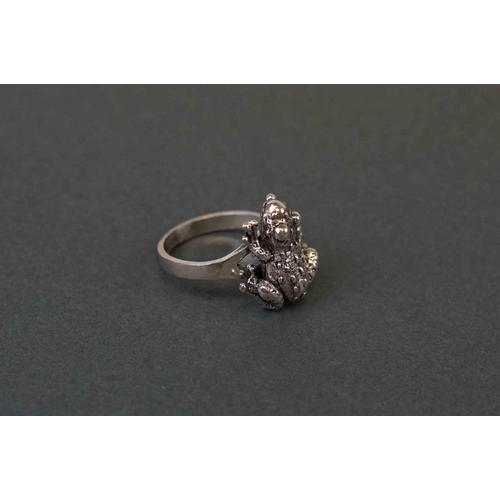 272 - Silver frog ring