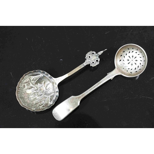 311 - A fully hallmarked Stirling silver sugar sifter spoon, maker marked for Charles Boyton, assay marked... 