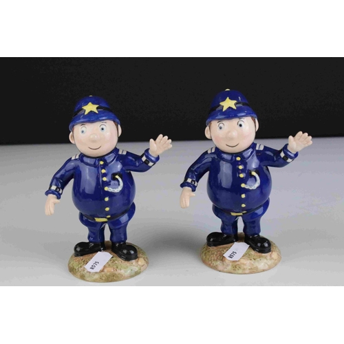 21 - Royal Doulton Limited Edition Character Teapot ' Policeman and Felon ' D7174, no. 440/1500, with COA... 