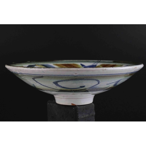 5 - Aldermaston studio pottery  footed bowl, 20th century, probably potted by Alan Caiger Smith. 28 cm d... 