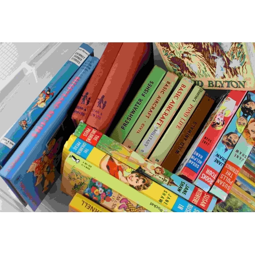 72 - A large collection of vintage children's books to include Enid Blyton and a quantity of Ladybird boo... 