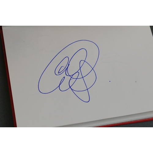 186 - Football autographs - Manchester United FC, VIP Guest Book signed by 13 members of 1999 Treble squad... 