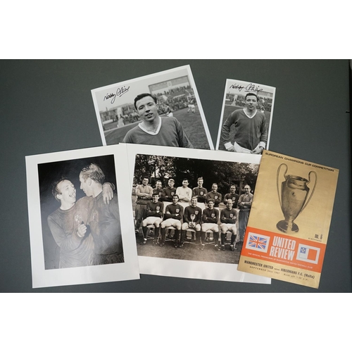 188 - Football autographs - Nobby Stiles, Manchester United FC, two signed photos, together with two furth... 