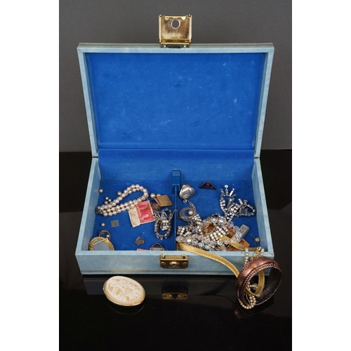 364 - A box of mainly vintage costume jewellery to include gold and silver examples.