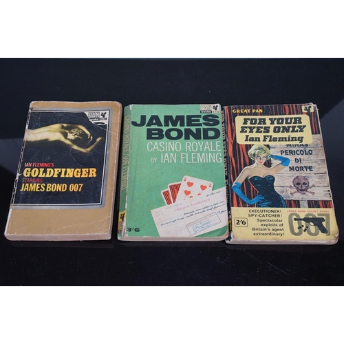 369 - A collection of five vintage pan paperback James Bond 007 books.