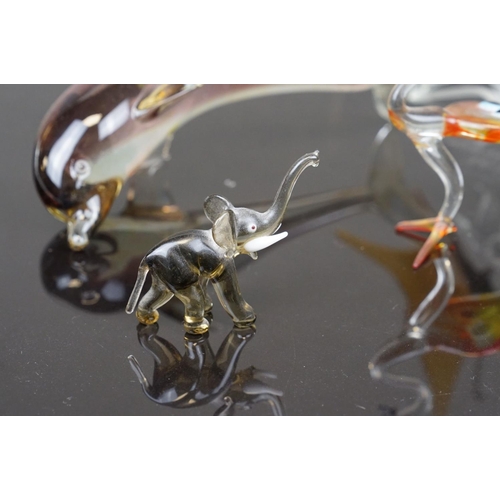 376 - A quantity of vintage Murano glass animals to include birds and butterflies.