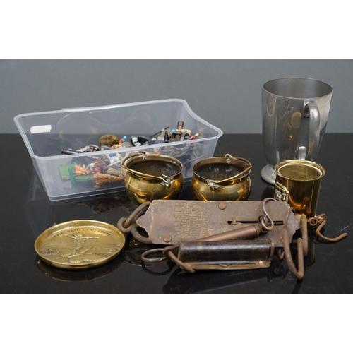 378 - Group of collectables to include Walker & Hall tankard, Peerage Brass items, four pocket spring scal... 